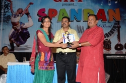 1st Topper (BBA-6) Award to Ms. Sangeeta by Dr. Dineshanand Goswami with Mr. Om Prakash, Director GIIT